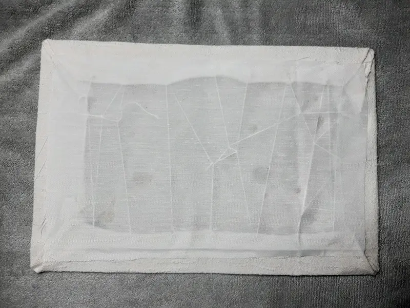 הדבקתי מאחור חתיכת בד
