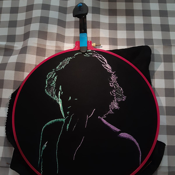 פנס לד על חישוק רקמה