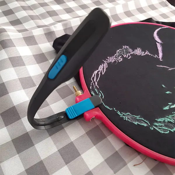 פנס לד על חישוק רקמה מבט מהצד